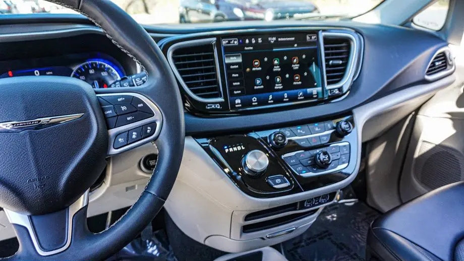2024 Chrysler Pacifica Touring L