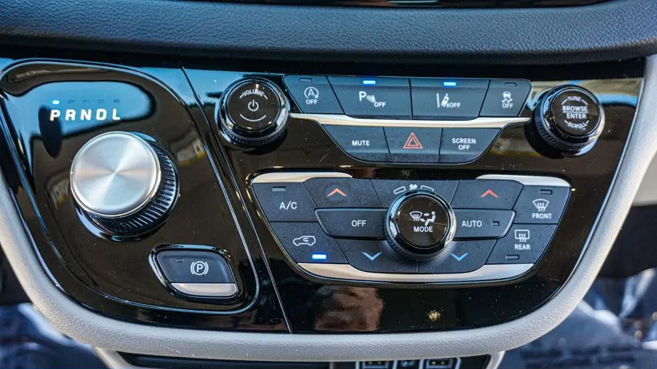 2024 Chrysler Pacifica Touring L