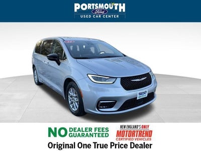 Photo of a 2024 Chrysler Pacifica Touring L 4DR Mini-Van for sale
