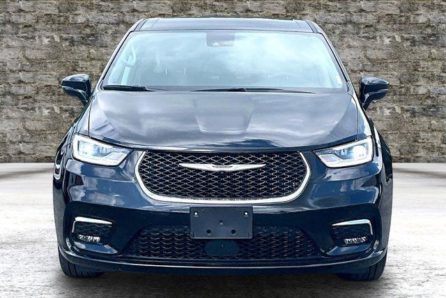 2024 Chrysler Pacifica Touring L — photo 1 of 12