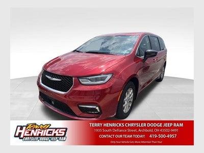 Photo of a 2024 Chrysler Pacifica Touring L 4DR Mini-Van for sale