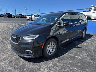 Photo of a 2025 Chrysler Pacifica Select 4DR Mini-Van for sale