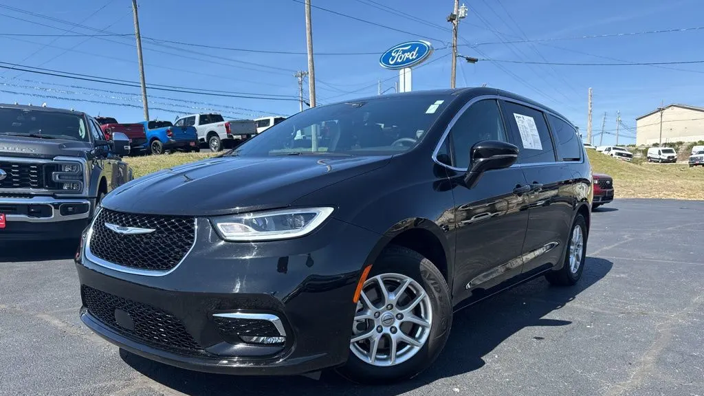 Preowned 2025 Chrysler Pacifica Select for Sale