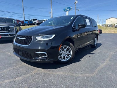 Photo of a 2025 Chrysler Pacifica Select 4DR Mini-Van for sale