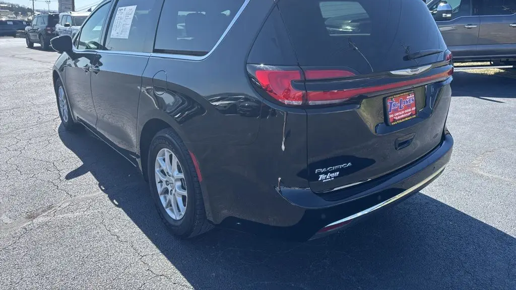 2025 Chrysler Pacifica Select