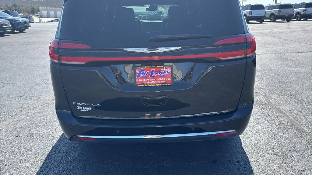 2025 Chrysler Pacifica Select