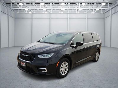 Photo of a 2025 Chrysler Pacifica Select 4DR Mini-Van for sale