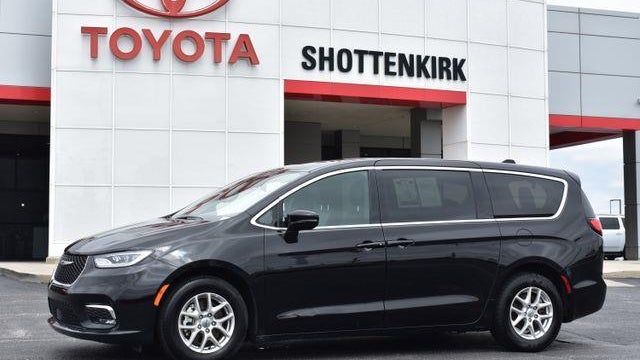 Preowned 2025 Chrysler Pacifica Select for Sale