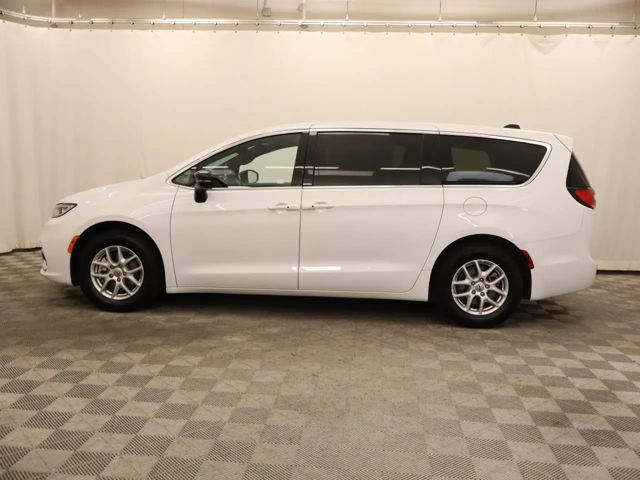 2025 Chrysler Pacifica - $20,681