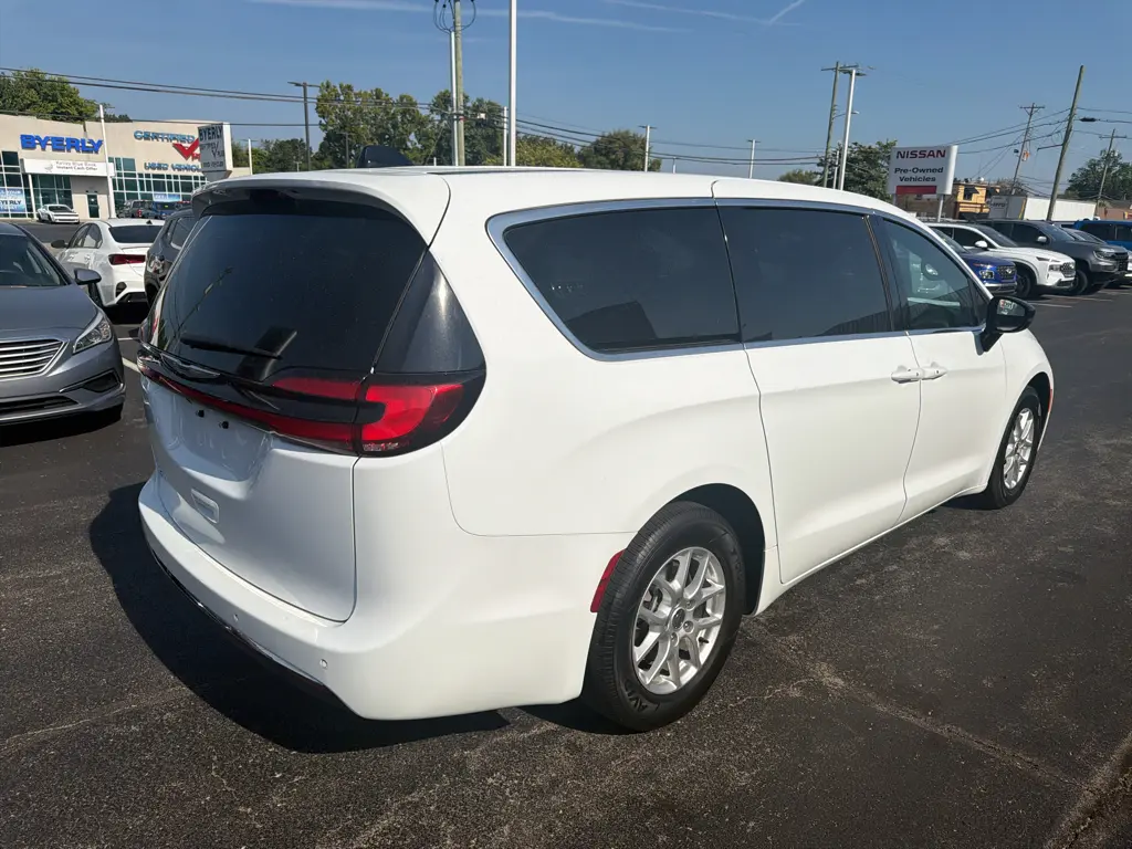 2025 Chrysler Pacifica - $27,995