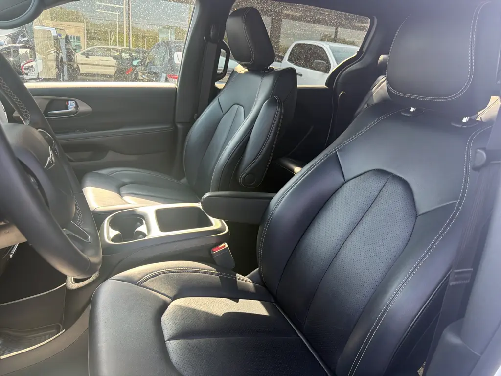 2025 Chrysler Pacifica - $27,995