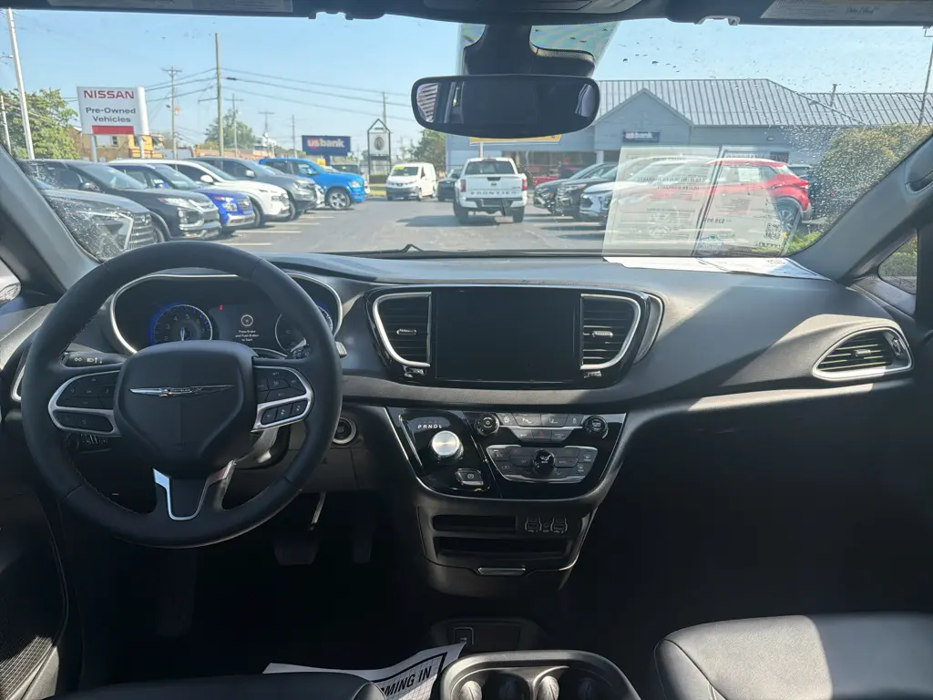 2025 Chrysler Pacifica - $27,995