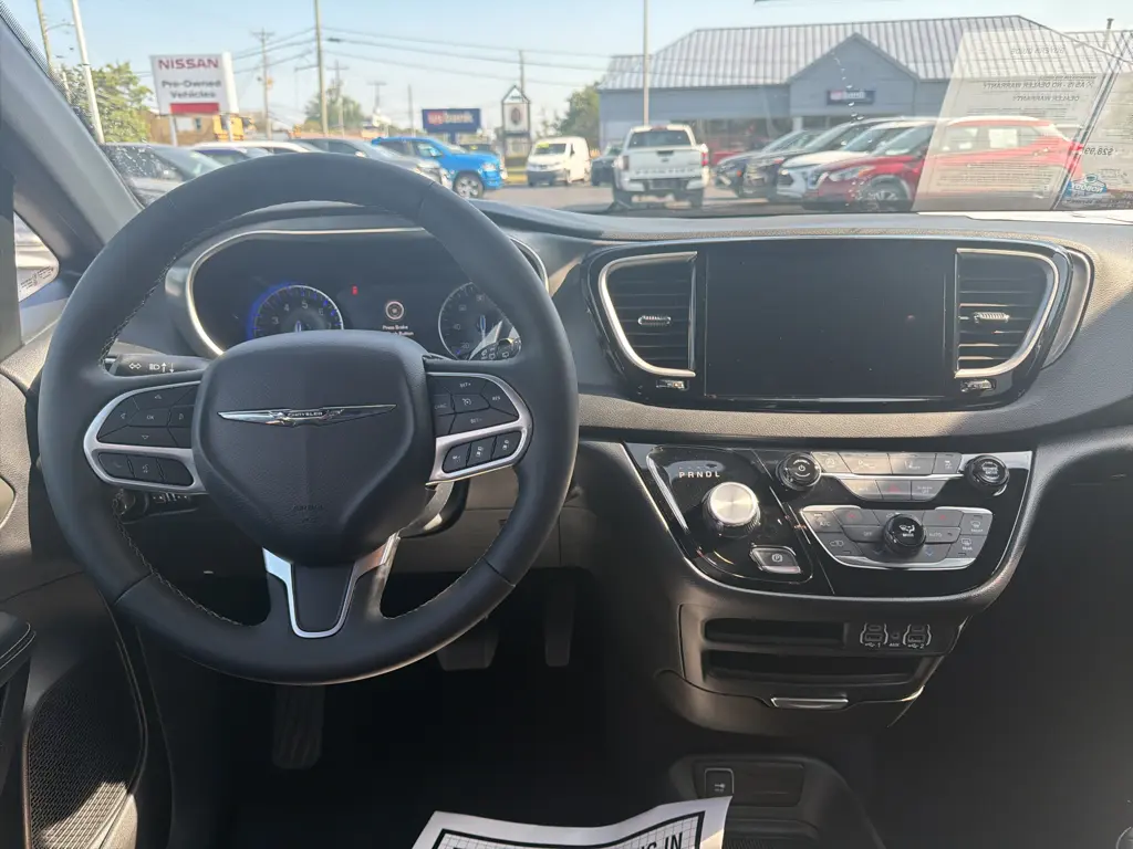 2025 Chrysler Pacifica - $27,995