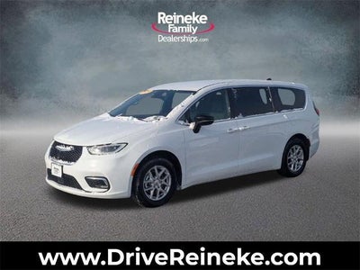 Photo of a 2025 Chrysler Pacifica Select 4DR Mini-Van for sale