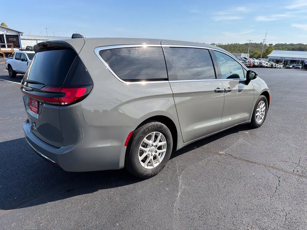 2025 Chrysler Pacifica - $23,970