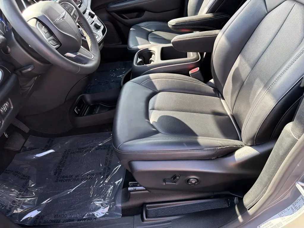 2025 Chrysler Pacifica - $23,970