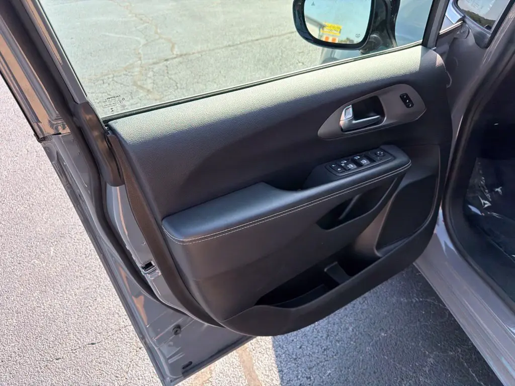 2025 Chrysler Pacifica - $23,970