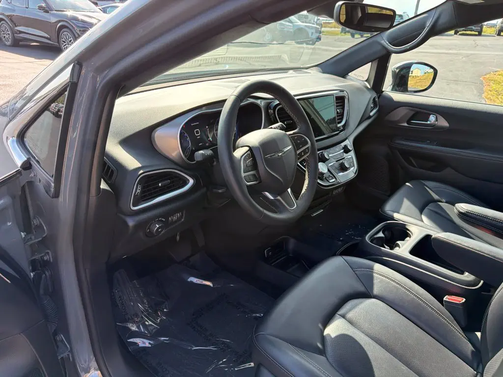 2025 Chrysler Pacifica - $23,970
