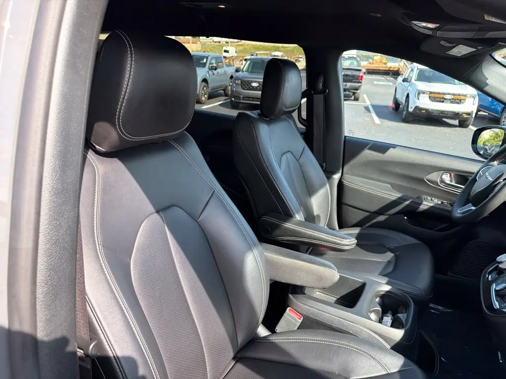 2025 Chrysler Pacifica - $23,970