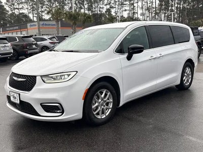 Photo of a 2025 Chrysler Pacifica Select 4DR Mini-Van for sale