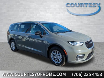 Photo of a 2025 Chrysler Pacifica Select 4DR Mini-Van for sale