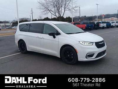 Photo of a 2025 Chrysler Pacifica Select 4DR Mini-Van for sale