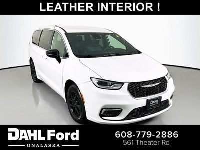 Photo of a 2025 Chrysler Pacifica Select 4DR Mini-Van for sale