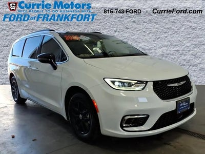 Photo of a 2025 Chrysler Pacifica Select 4DR Mini-Van for sale