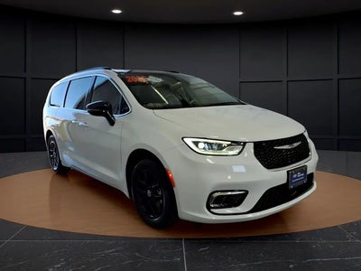 2025 Chrysler Pacifica Select 4DR Mini-Van