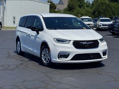 Photo of a 2025 Chrysler Pacifica Select 4DR Mini-Van for sale
