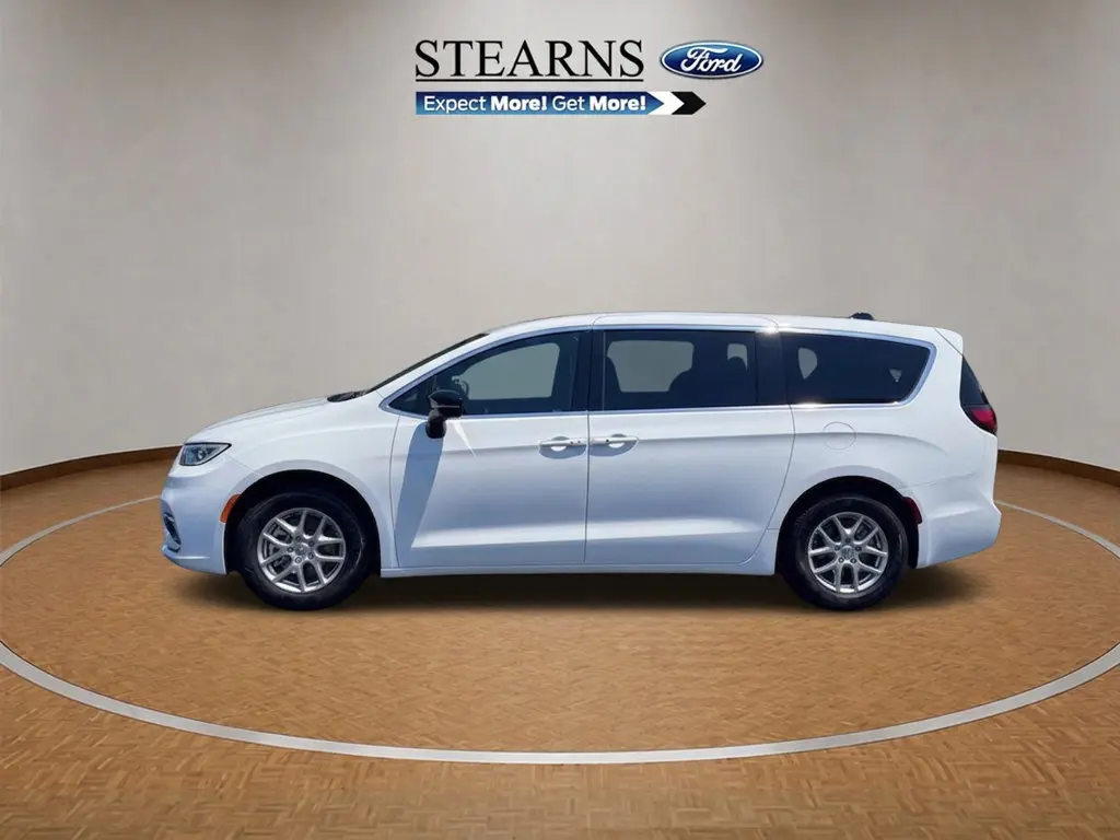 2025 Chrysler Pacifica - $26,000