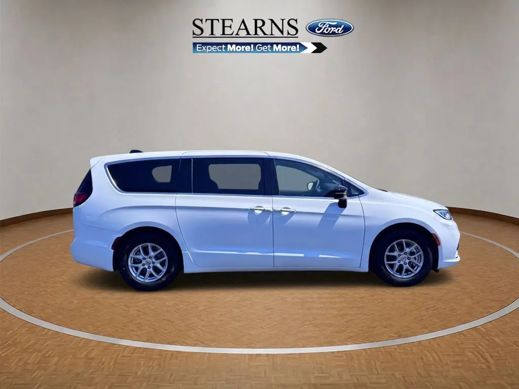 2025 Chrysler Pacifica - $26,000