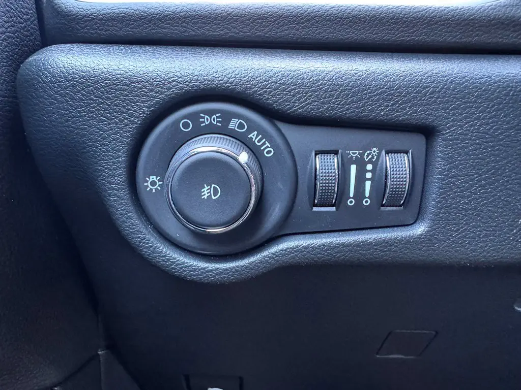 2025 Chrysler Pacifica - $26,000