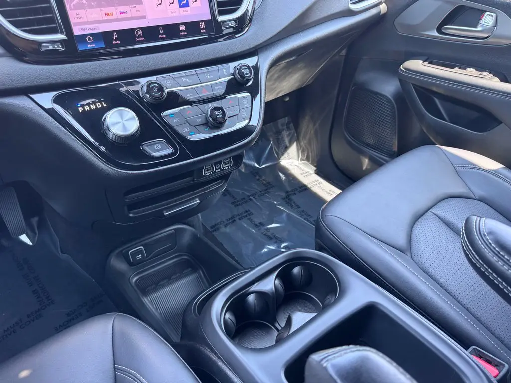 2025 Chrysler Pacifica - $26,000