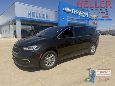 Photo of a 2025 Chrysler Pacifica Select 4DR Mini-Van for sale
