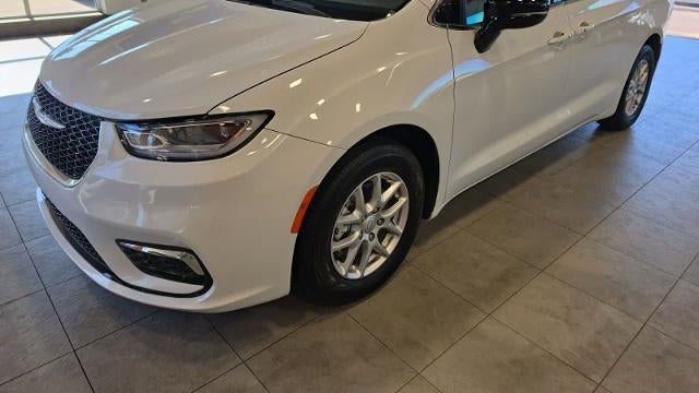 Preowned 2026 Chrysler Pacifica Select for Sale