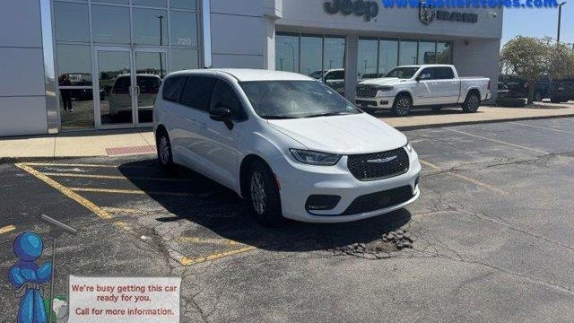 Preowned 2026 Chrysler Pacifica Select for Sale