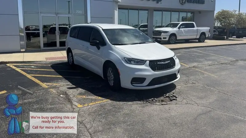 Preowned 2026 Chrysler Pacifica Select for Sale
