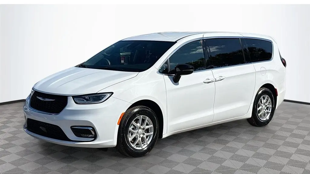 Preowned 2026 Chrysler Pacifica Select for Sale