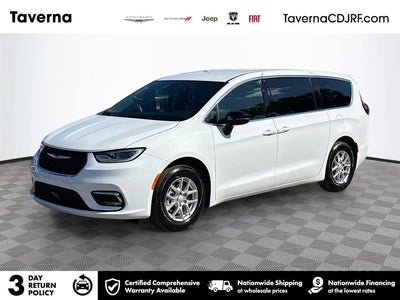 Photo of a 2026 Chrysler Pacifica Select 4DR Mini-Van for sale