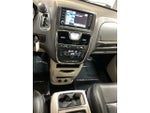2015 Town and Country Thumbnail 20