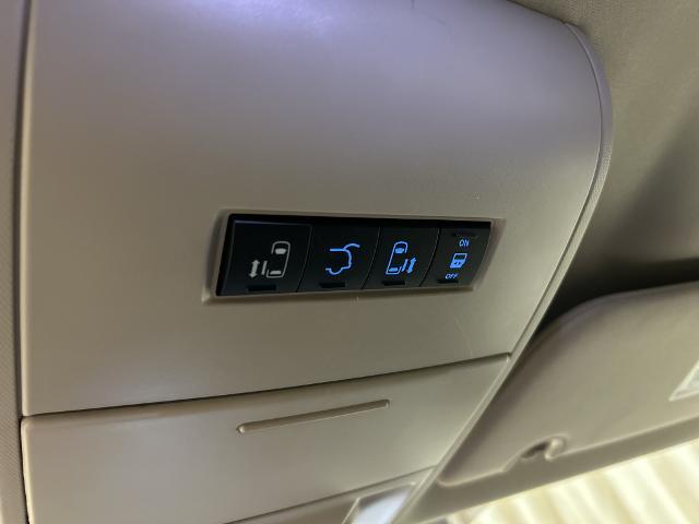 2015 Chrysler Town And Country - $9,277