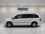 2016 Town and Country Thumbnail 4