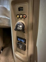 2016 Town and Country Thumbnail 18