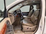 2016 Town and Country Thumbnail 20