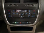 2016 Town and Country Thumbnail 28