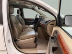 2016 Town and Country Thumbnail 33