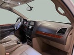2016 Town and Country Thumbnail 34