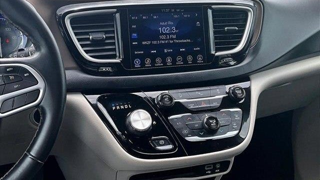 2017 Chrysler Pacifica Touring-L