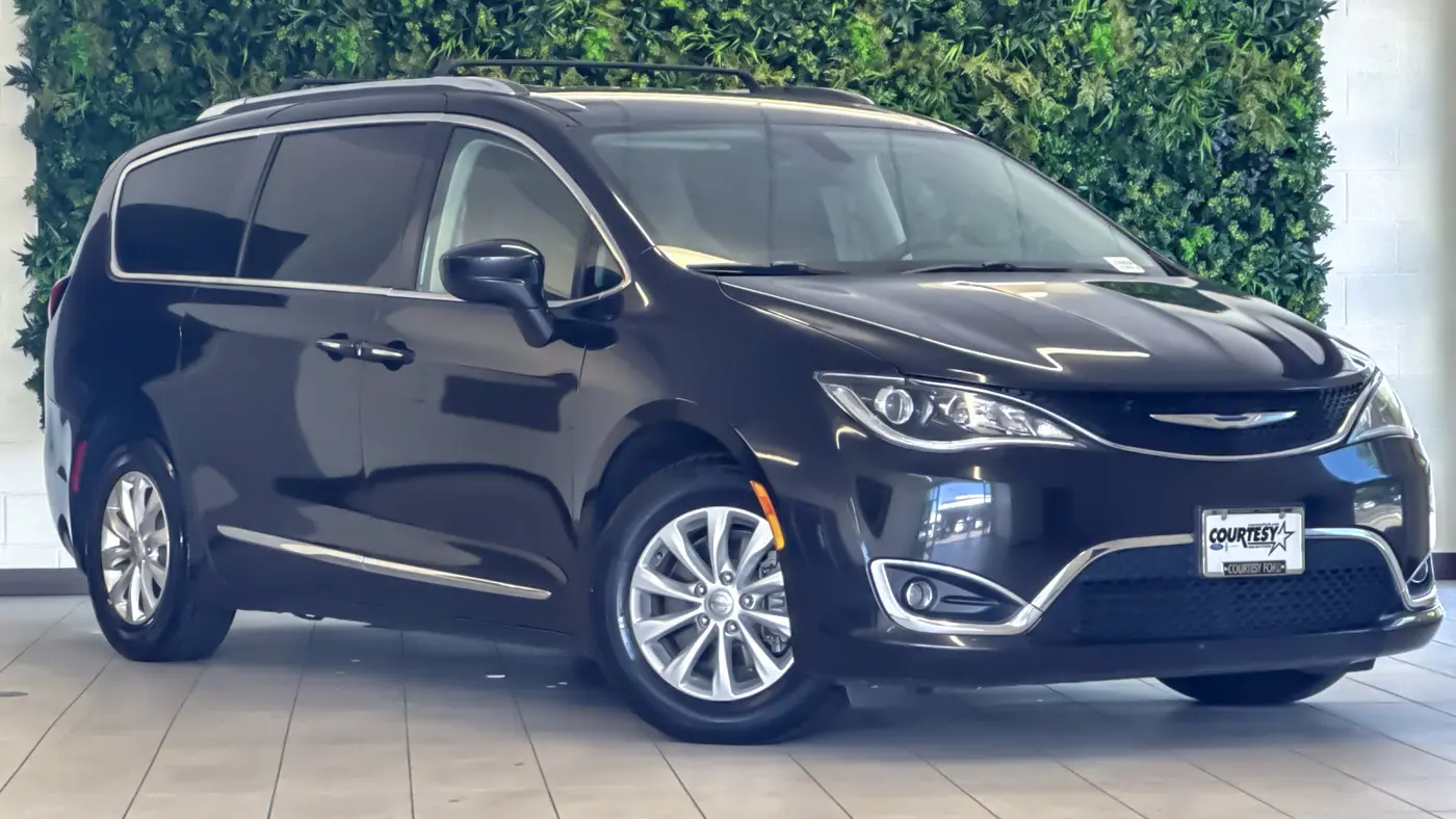 Preowned 2018 Chrysler Pacifica Touring L for Sale